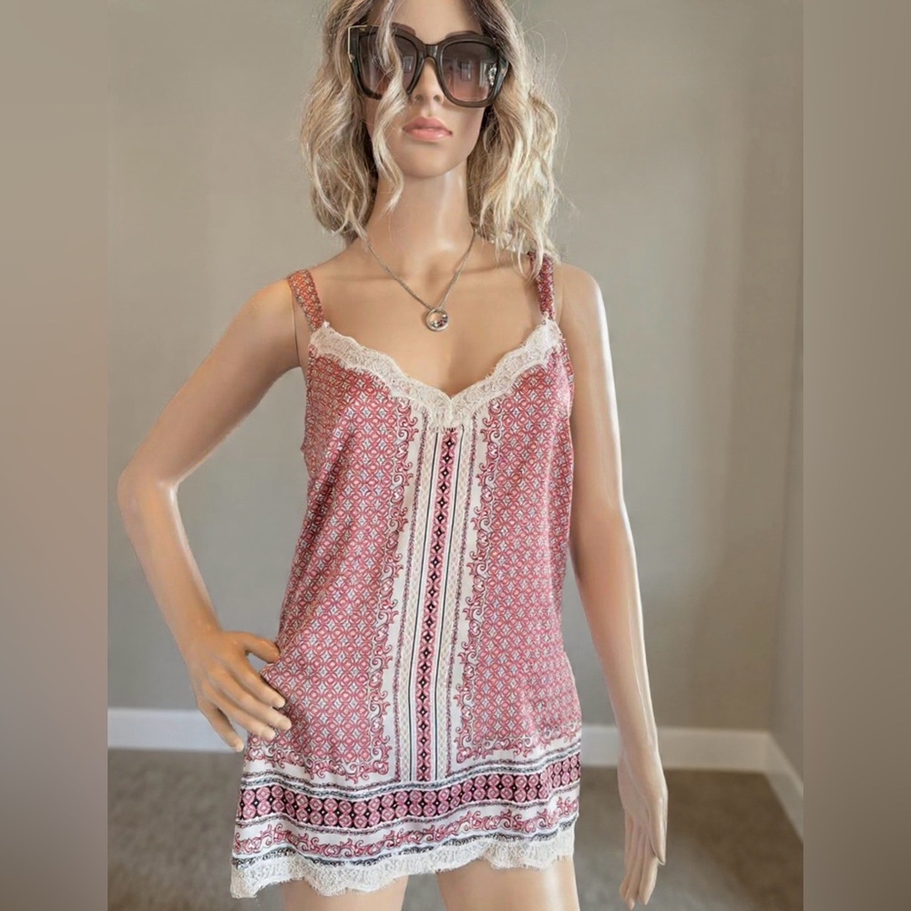 White House Black Market Red & White Sleeveless Top Lace Trim Side Slits Small